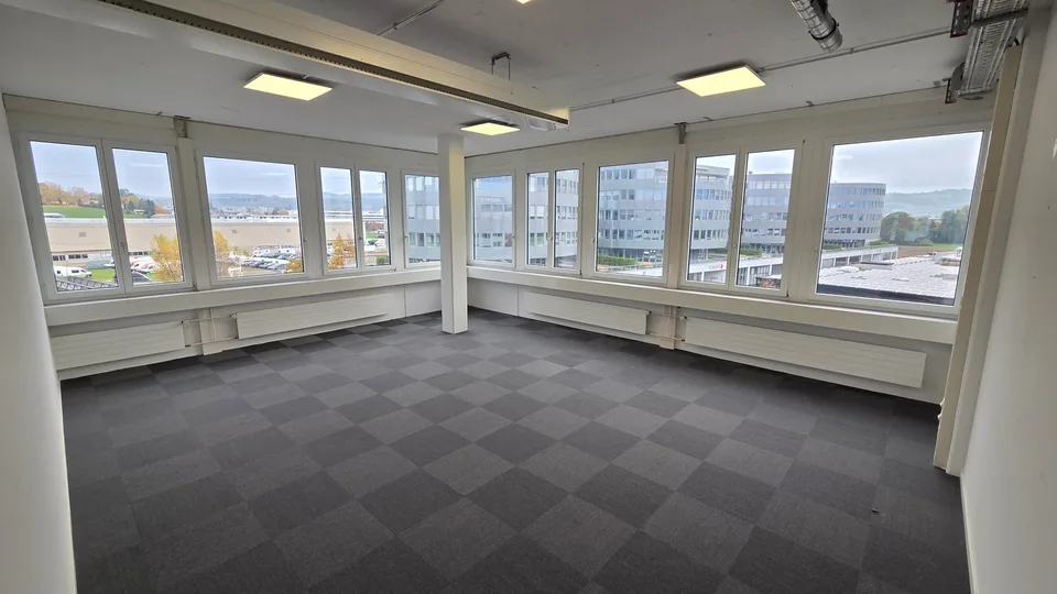 Moderne & helle Büroräumlichkeiten mit schöner Terrasse in Steinhausen – Foto 9 von 12