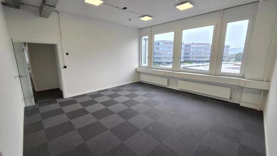 Moderne & helle Büroräumlichkeiten mit schöner Terrasse in Steinhausen – Foto 10 von 12
