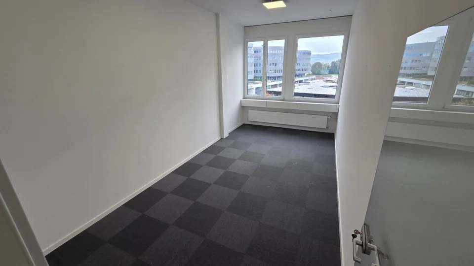 Moderne & helle Büroräumlichkeiten mit schöner Terrasse in Steinhausen – Foto 12 von 12