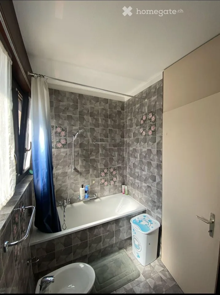 Zimmer in einer hellen 3,5-Zimmer-Wohnung