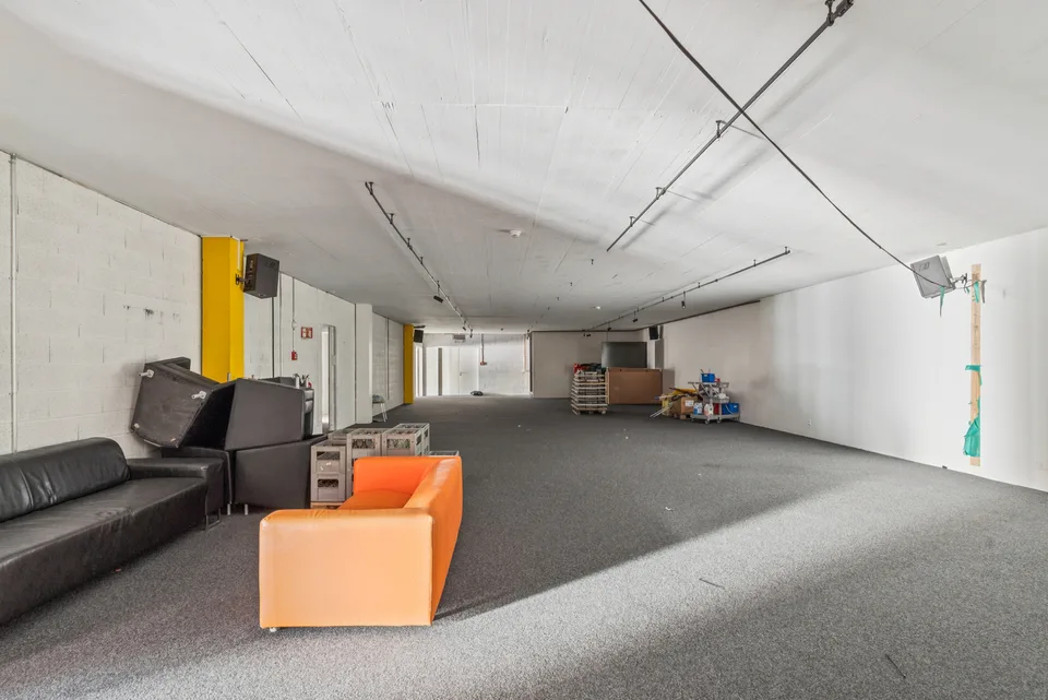 Atelier/Commerciale 622 m2 con cucina - Modulabile - Vicino alle comodità