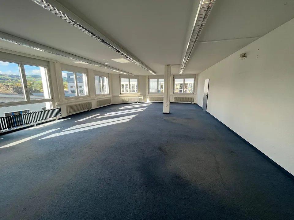 Schöne & Zentrale Bürofläche zu Vermieten