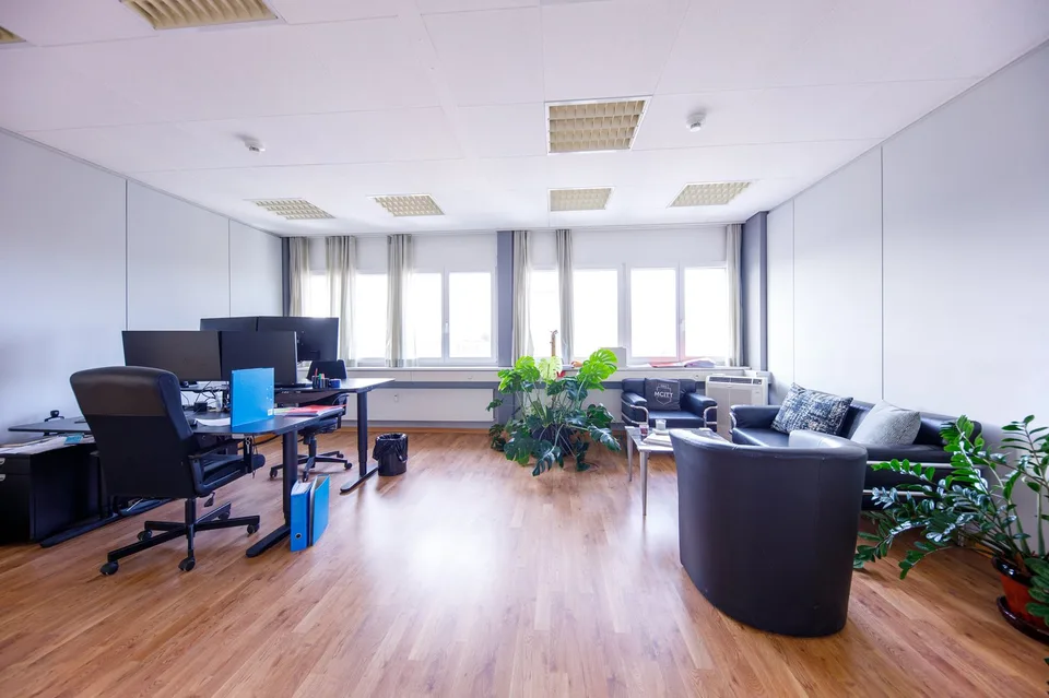 Grosszügige Bürofläche in ruhiger Lage in Zumikon