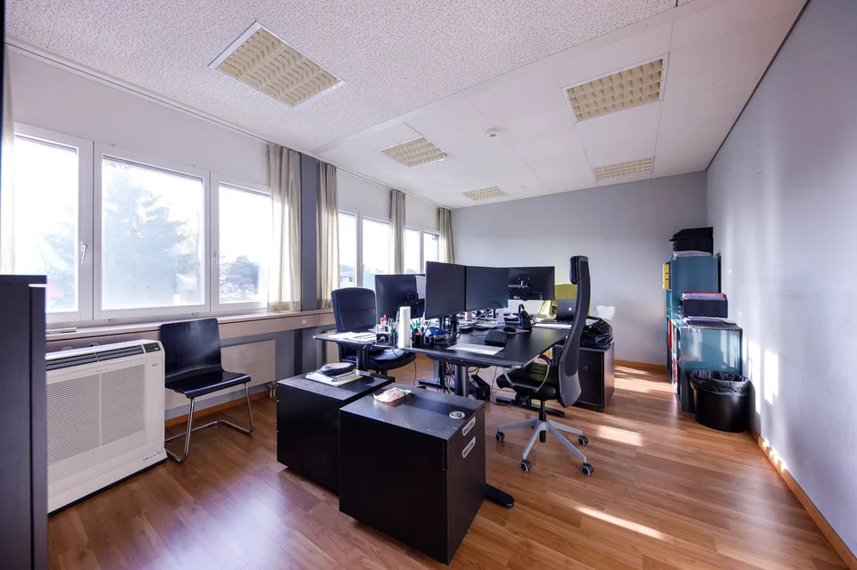 Grosszügige Bürofläche in ruhiger Lage in Zumikon