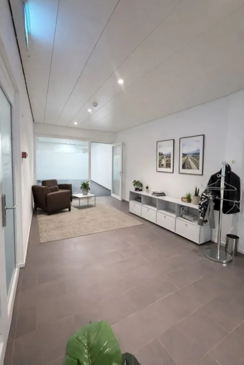 Modernes und helles Büro (inkl. Reinigung, Strom & NK) an Toplage zu vermieten
