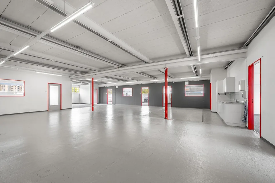 Espace de bureau polyvalent près de l'autoroute – photo 8 sur 10