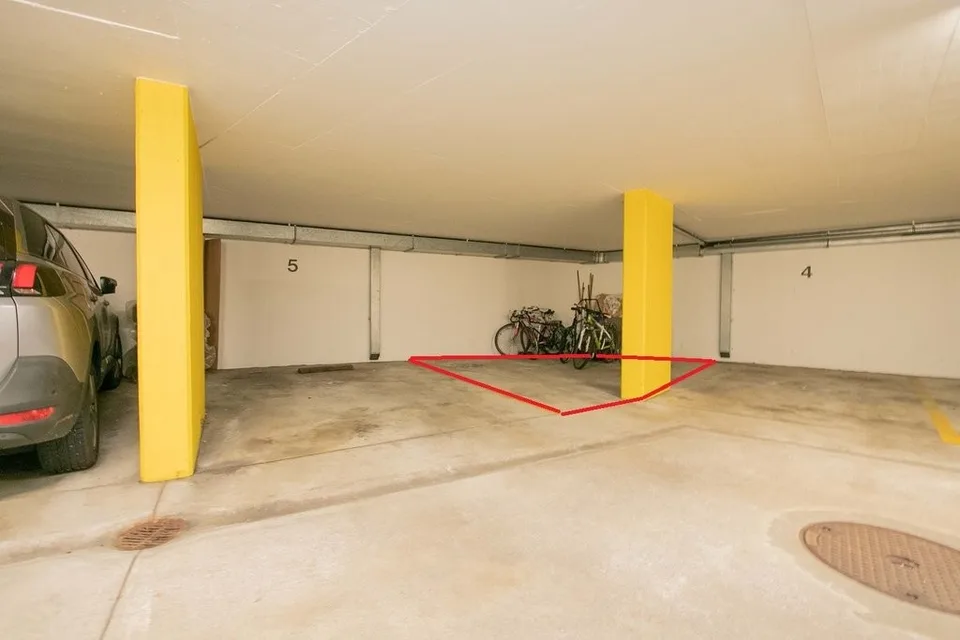 Töff Abstellplatz in Tiefgarage im Linsebühlquartier