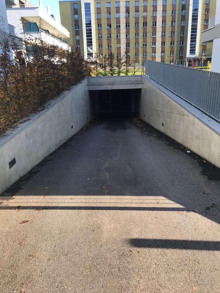 Place de parc intérieure numéro 33