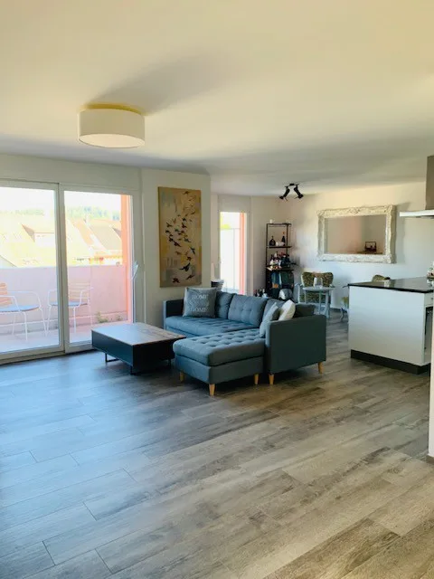 Appartement attique de 3,5 pièces attractif dans un standard de propriétaire occupant