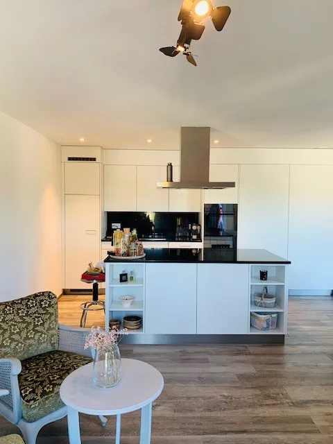Appartement attique de 3,5 pièces attractif dans un standard de propriétaire occupant