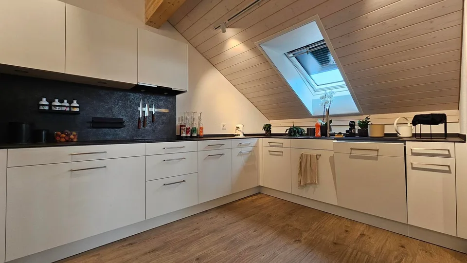 Charmante 3.5-Zimmer-Dachwohnung im Neubau – Meinisberg