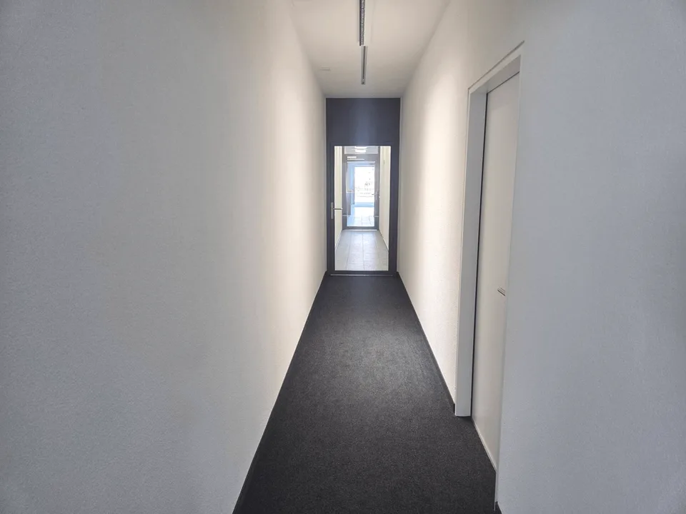 Uffici moderni in un edificio commerciale a Freienbach