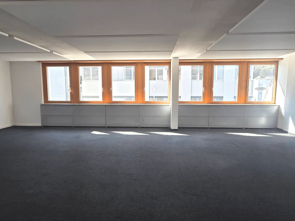 Uffici moderni in un edificio commerciale a Freienbach
