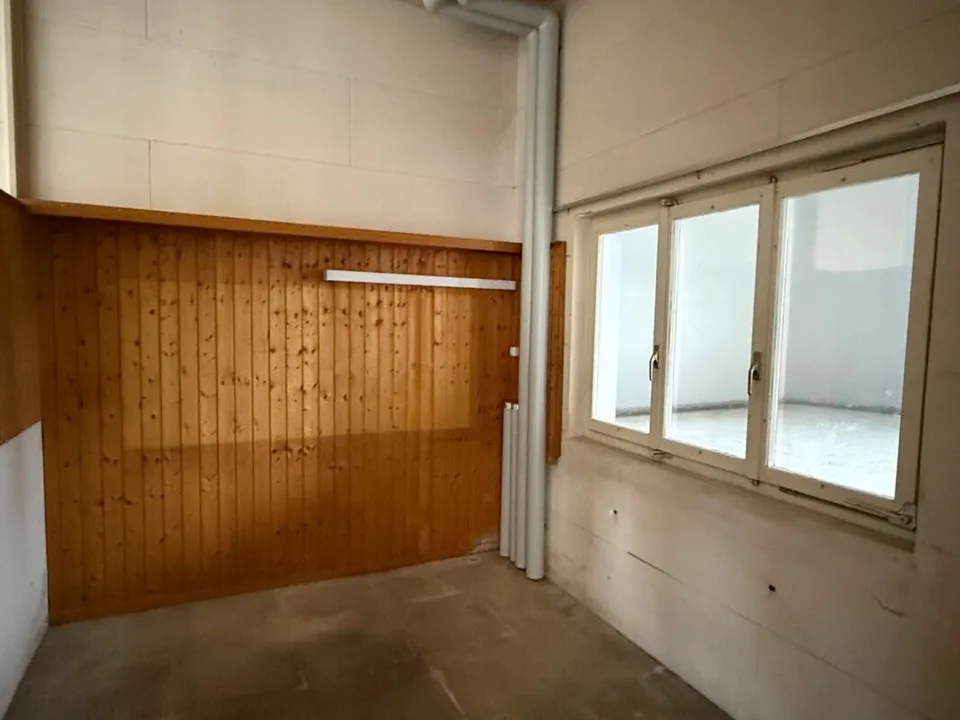 Proprietà commerciale/laboratorio/magazzino nel centro di Windau