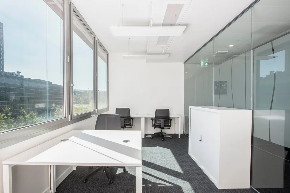 Privater Büroraum für 3 in Regus Business Park