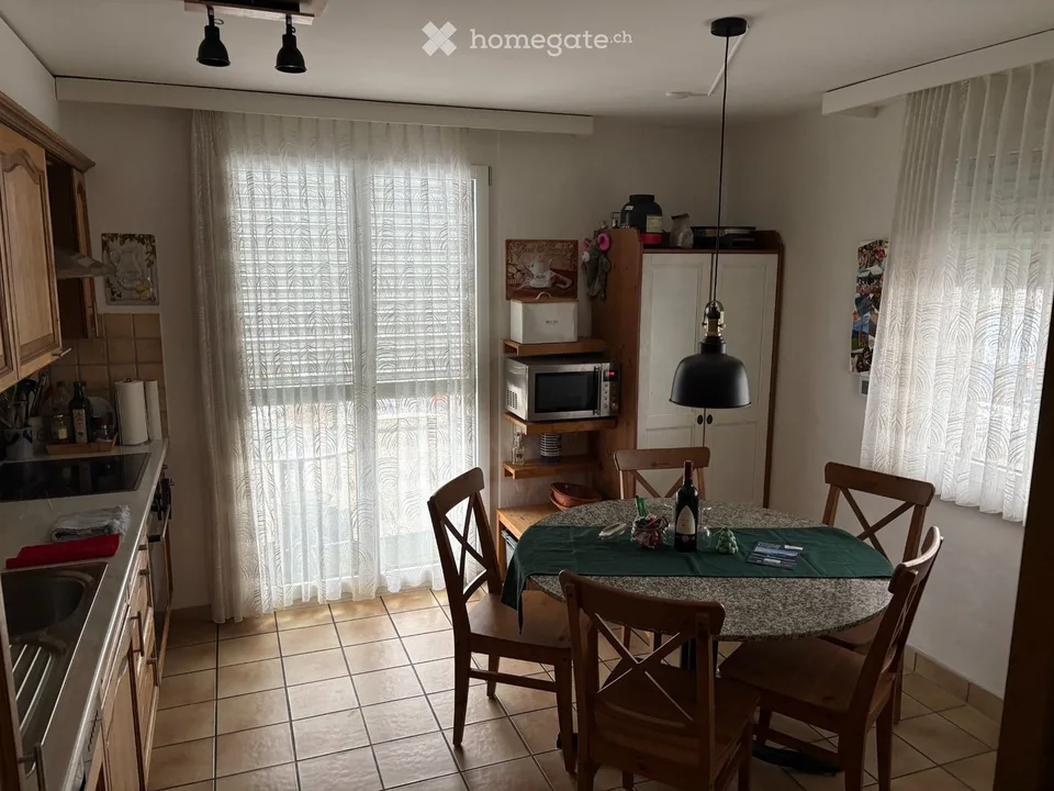 Helle 3.5 Zi Wohnung mit 3 Balkonen in Emmetten