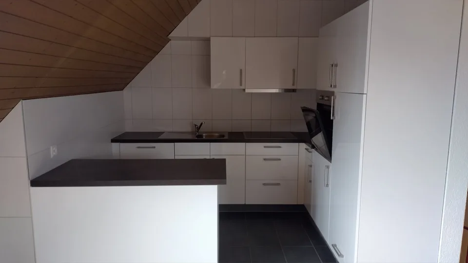 Charmante appartement en penthouse de 2 pièces sur la Bahnhofstrasse à Olten
