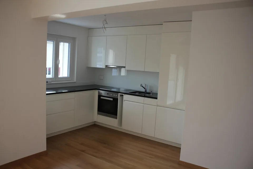 Appartamento luminoso 4.5 locali con posto giardino a Burgdorf – disponibile immediatamente!