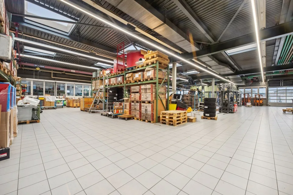Außergewöhnliche Gelegenheit in Satigny: 1'940 m² Industrie- und Lagerfläche