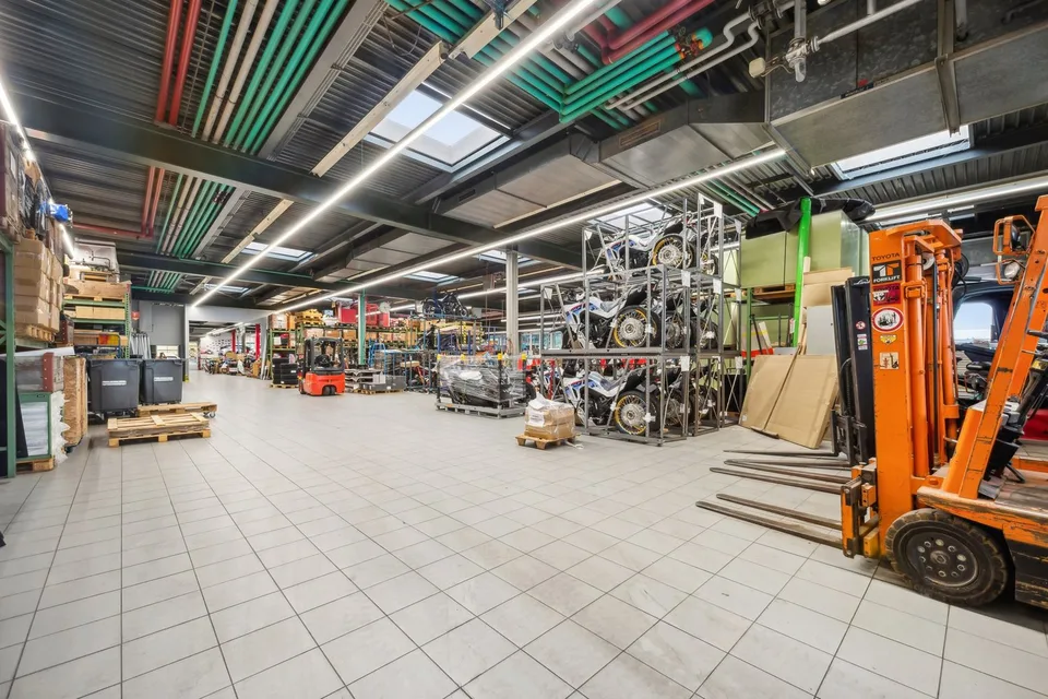Außergewöhnliche Gelegenheit in Satigny: 1'940 m² Industrie- und Lagerfläche
