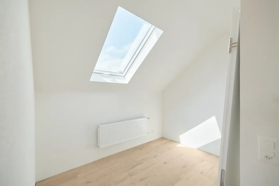HELLE UND ZEITGEMÄSSE 2.5-ZIMMER-DACHWOHNUNG