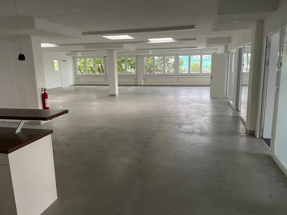Spazio per la Vostra Attività - Affittate Ora e Spostatevi!