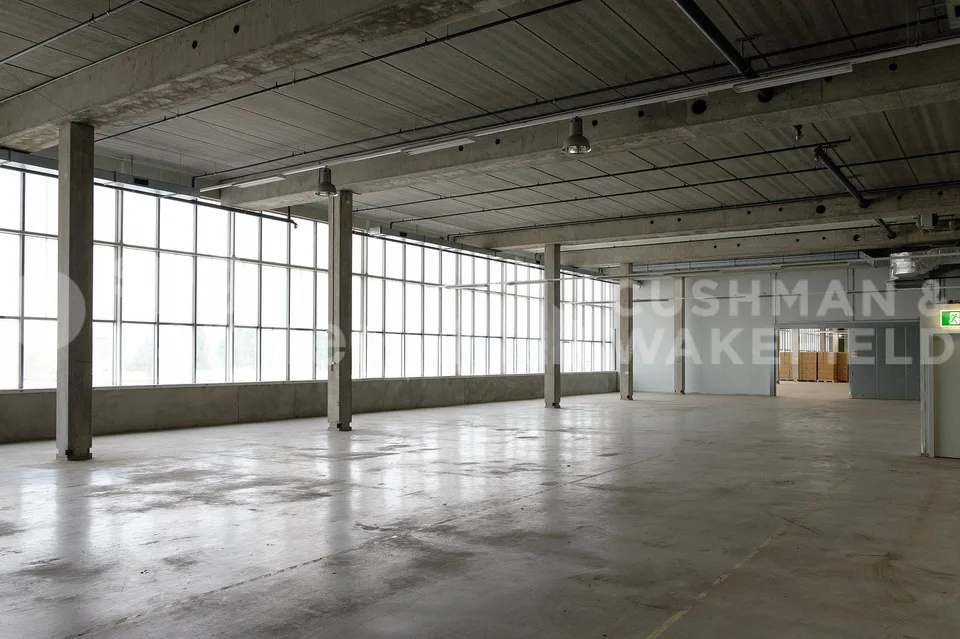 Logistikfläche von 3000 m² Meyrin (ZIMEYSA) - EK9