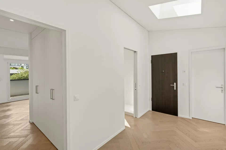Appartement lumineux de rêve avec vue complète sur le lac et 3 terrasses – photo 6 sur 9