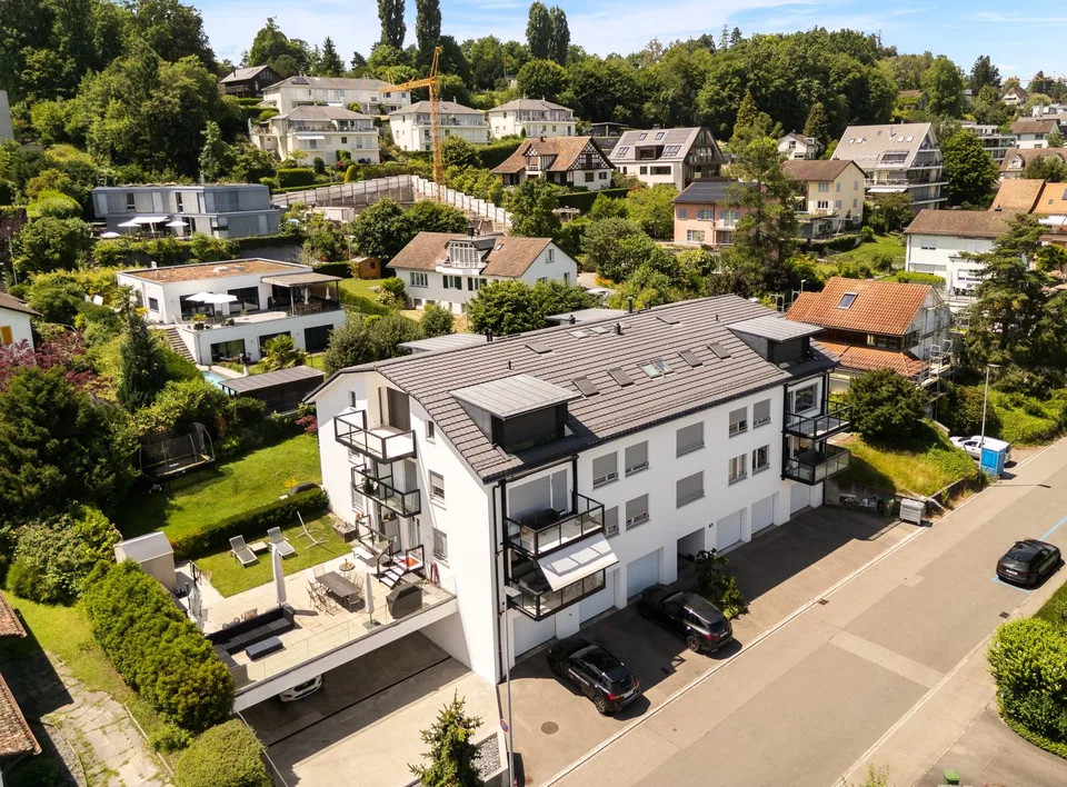Appartement lumineux de rêve avec vue complète sur le lac et 3 terrasses – photo 9 sur 9
