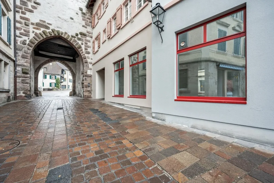 Porta del successo: spazio commerciale alla storica torre Obertorturm di Rheinfelden
