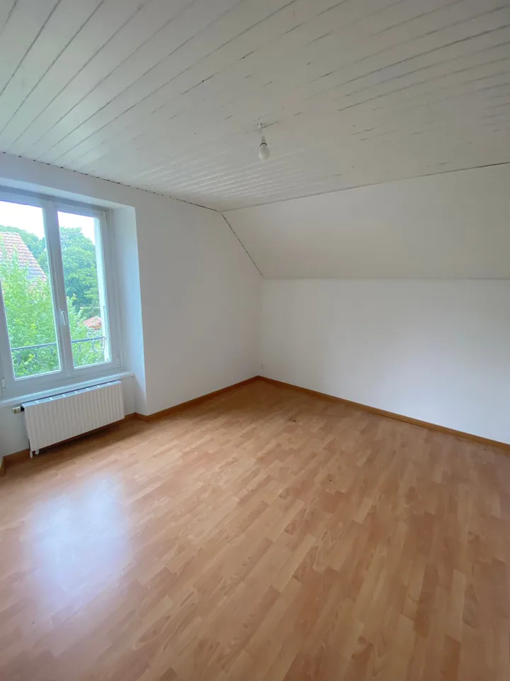 Charmantes Duplextwo-Raum-Wohnung mit 4 Zimmern in Couvet – Foto 8 von 11