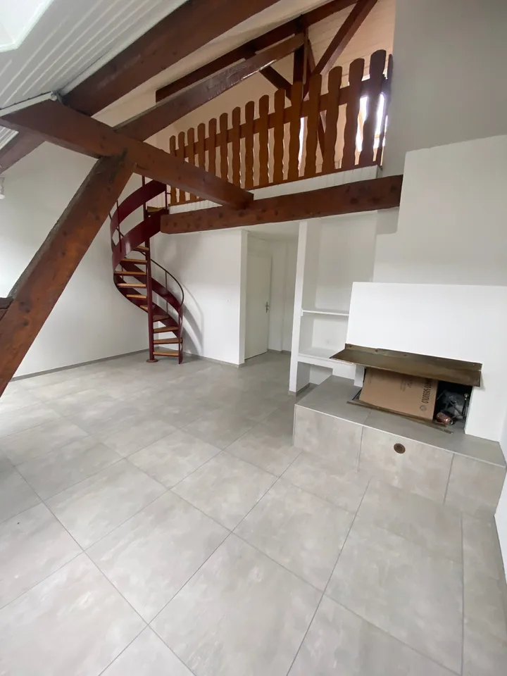 Charmanter Duplex mit 4 Zimmern in Couvet