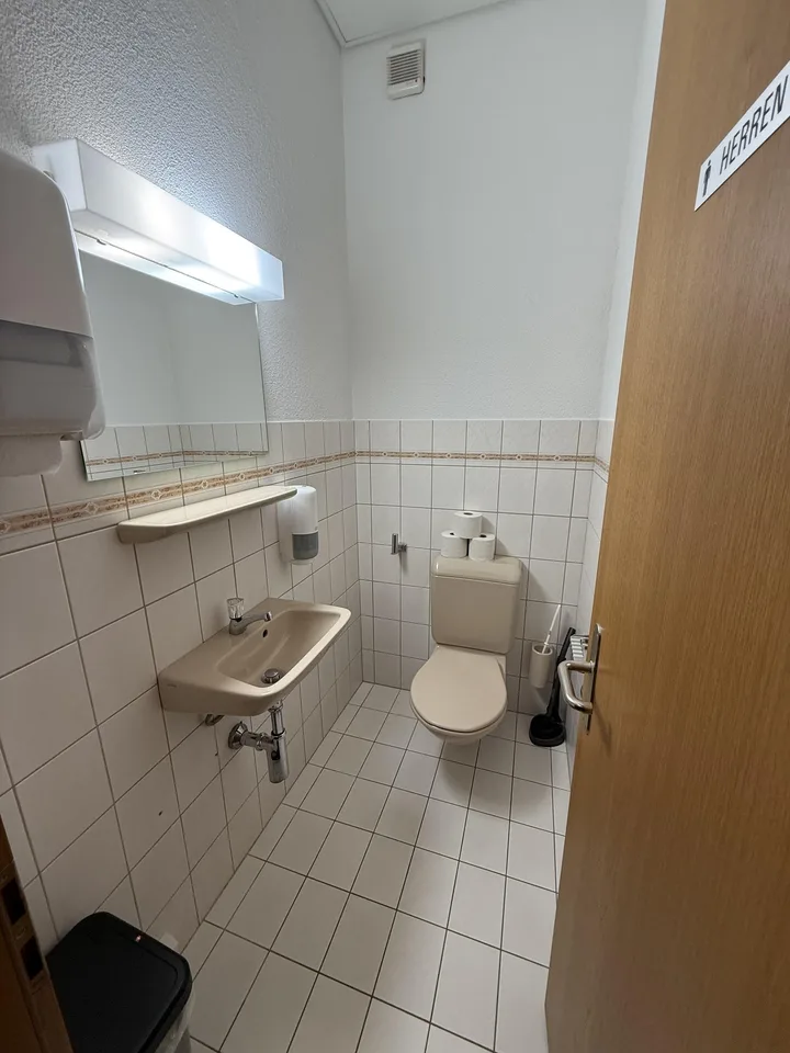 Locaux commerciaux lumineux à louer dans un emplacement central – photo 8 sur 10