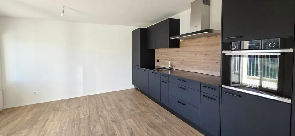 Schönes renoviertes 4,5-Zimmer-Apartment mit Balkon in Montet