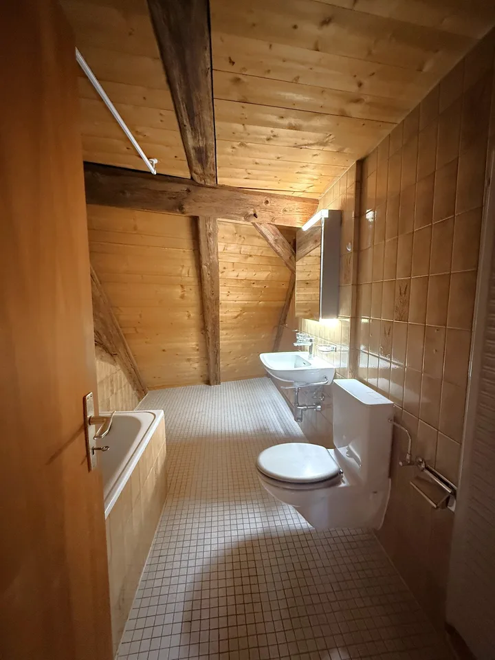 FRIBOURG - PLACE DU PETIT-ST-JEAN 39 - CHARMANT APPARTEMENT - 4.5 – photo 11 sur 13