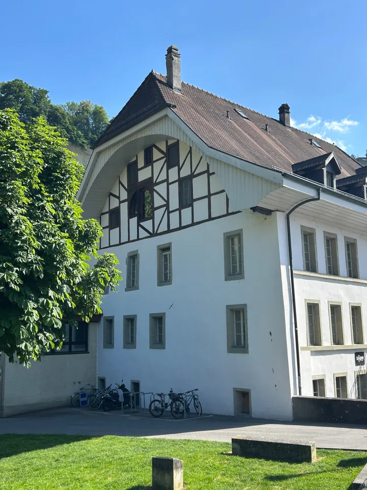FRIBOURG - PLACE DU PETIT-ST-JEAN 39 - CHARMANT APPARTEMENT - 4.5 – photo 13 sur 13