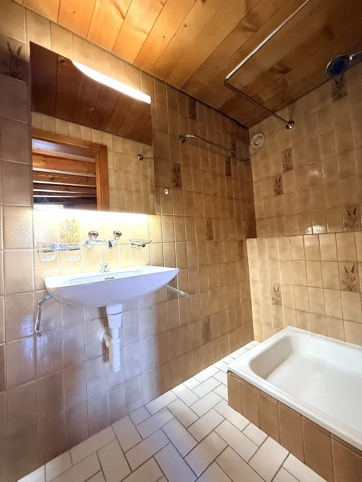 FRIBOURG - PLACE DU PETIT-ST-JEAN 39 - CHARMANT APPARTEMENT - 4.5 – photo 7 sur 13