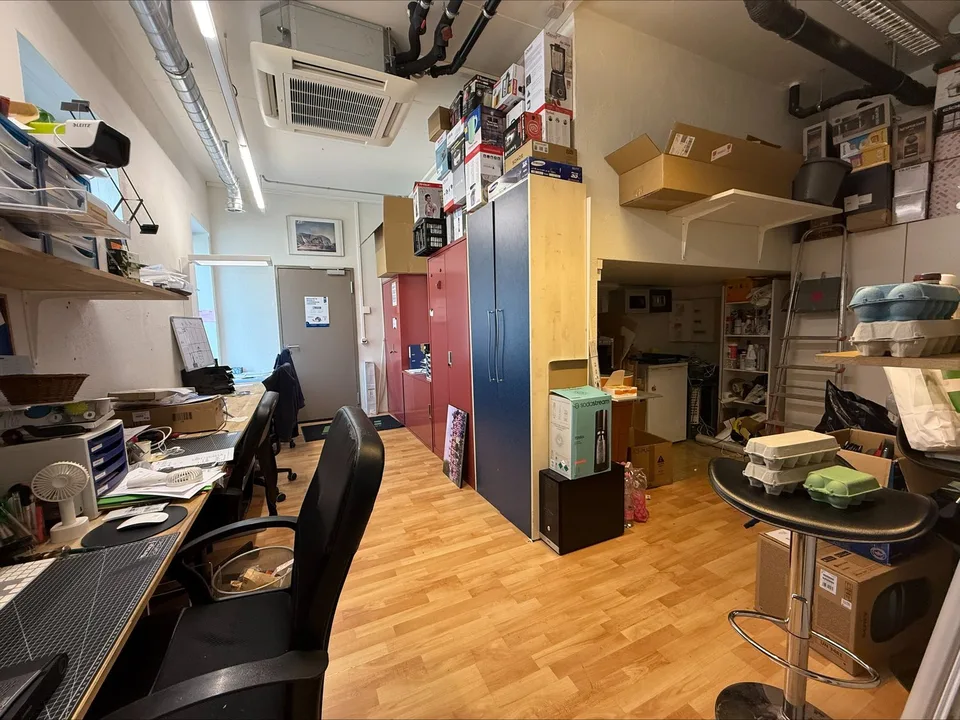 Lokal für Gewerbe, Laden oder Büro im Migros-Einkaufszentrum von La Neuveville