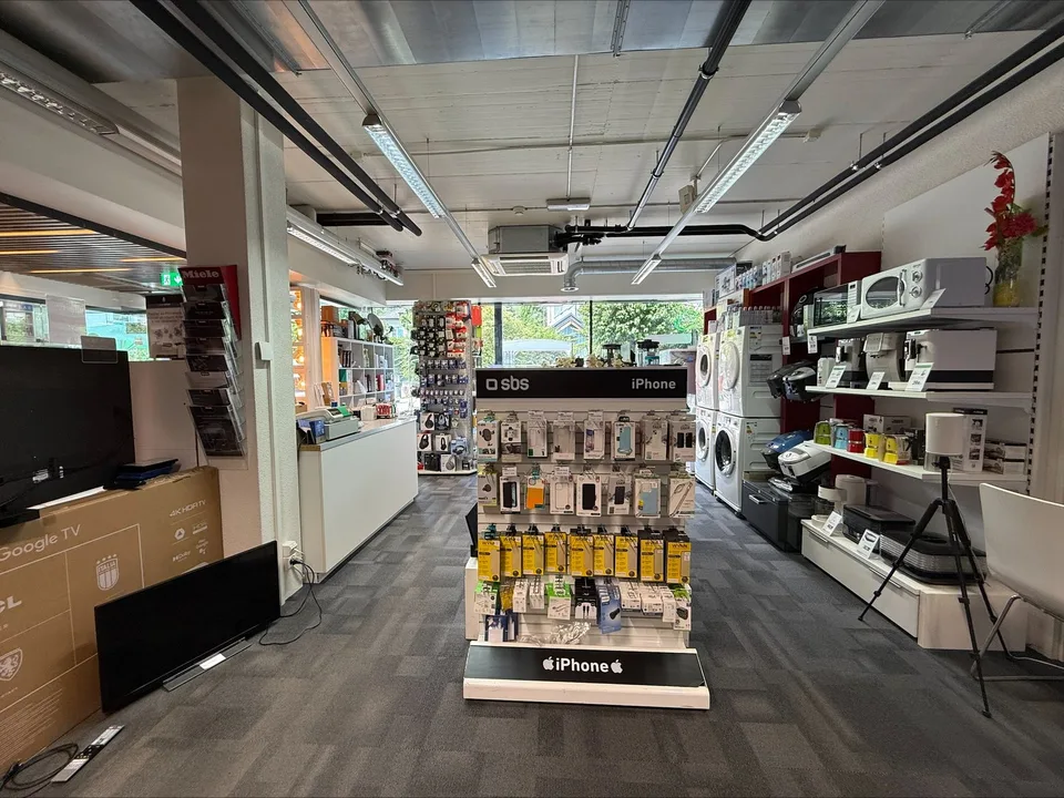 Lokal für Gewerbe, Laden oder Büro im Migros-Einkaufszentrum von La Neuveville