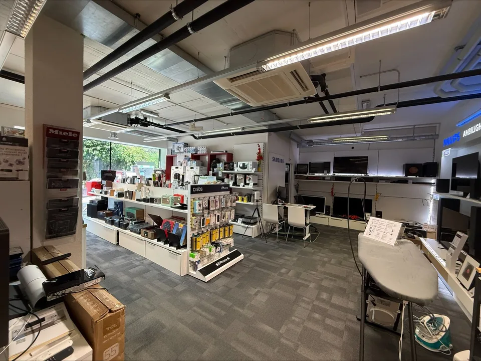 Lokal für Gewerbe, Laden oder Büro im Migros-Einkaufszentrum von La Neuveville