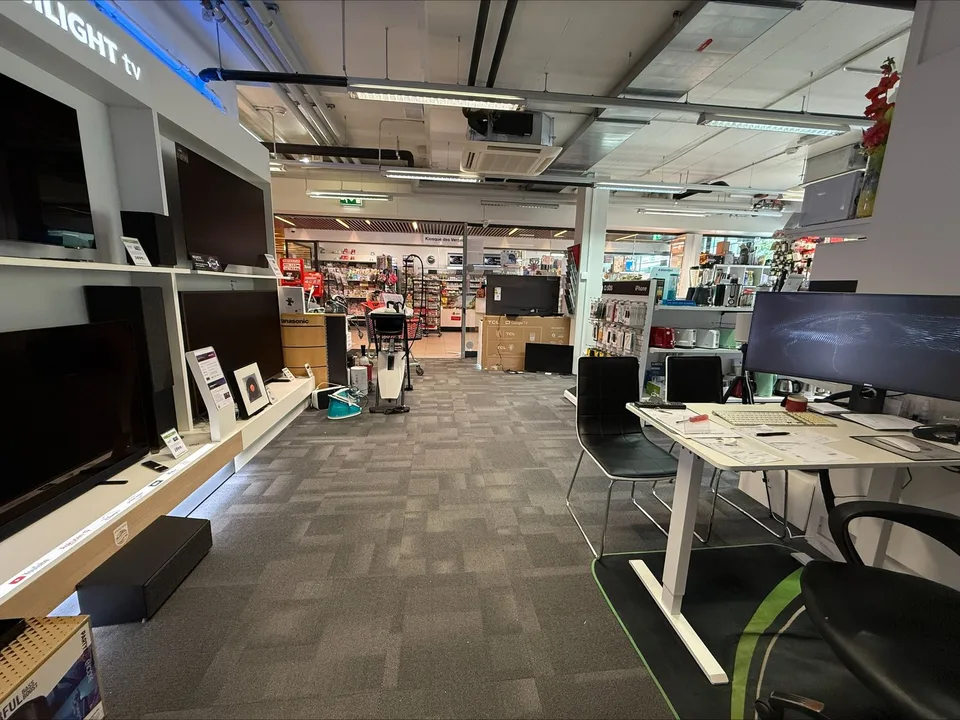 Lokal für Gewerbe, Laden oder Büro im Migros-Einkaufszentrum von La Neuveville
