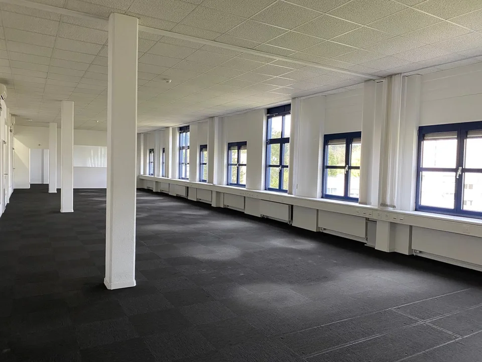 Spazi ufficiali di oltre 1'900m2 in affitto a Oberbüren