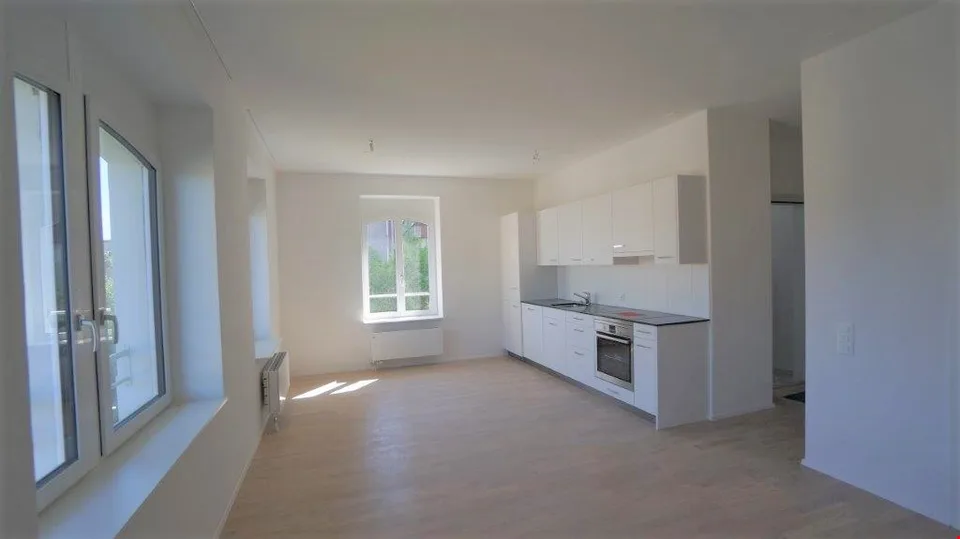 neuwertige 2.5 Zimmer-Wohnung EG zu vermieten