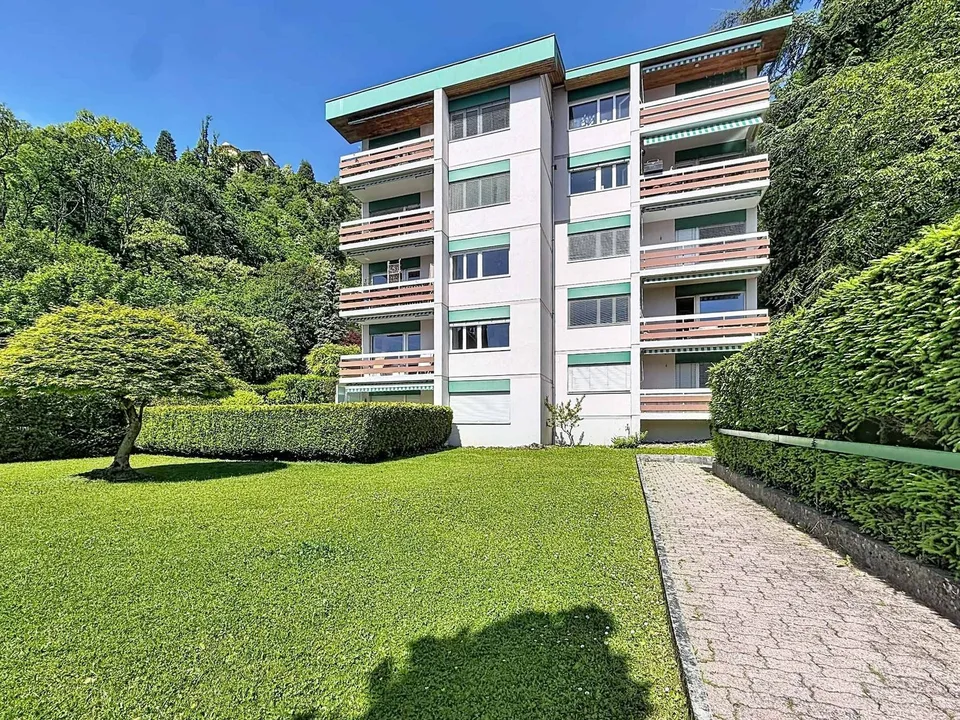Bello appartamento traversante di 4,5 locali con terrazza e giardino