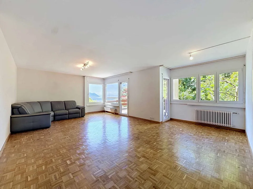 Bello appartamento traversante di 4,5 locali con terrazza e giardino
