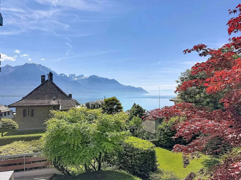 Bel appartement traversant de 4,5 pièces avec terrasse et jardin