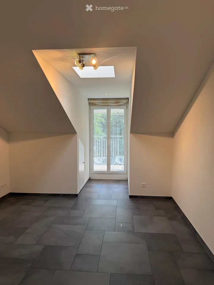 Von Privat: Grosszügige 4.5-Zimmer-Dachwohnung mit 48 m² Südterrasse – Foto 12 von 16