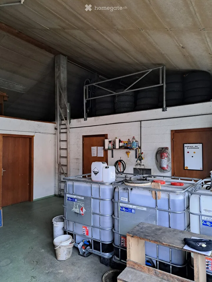Spazio commerciale e laboratorio di 412 m² a Cornaux