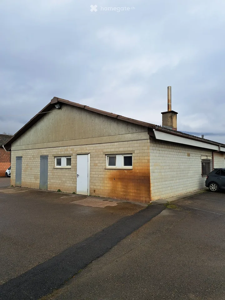 Spazio commerciale e laboratorio di 412 m² a Cornaux