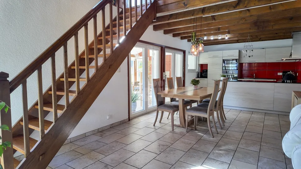 Deliziosa casa indipendente con veranda a quattro stagioni – foto 7 di 13